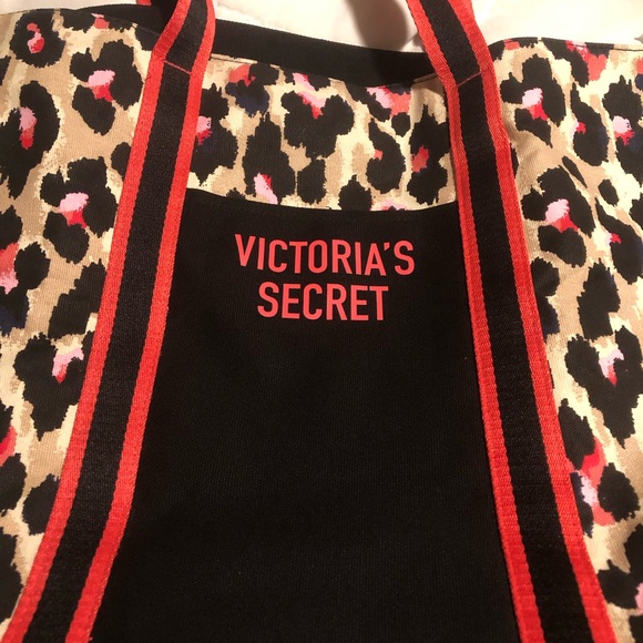 NWOT Victoria’s Secret large oversized, Cheetah print tote bag. - Picture 7 of 12